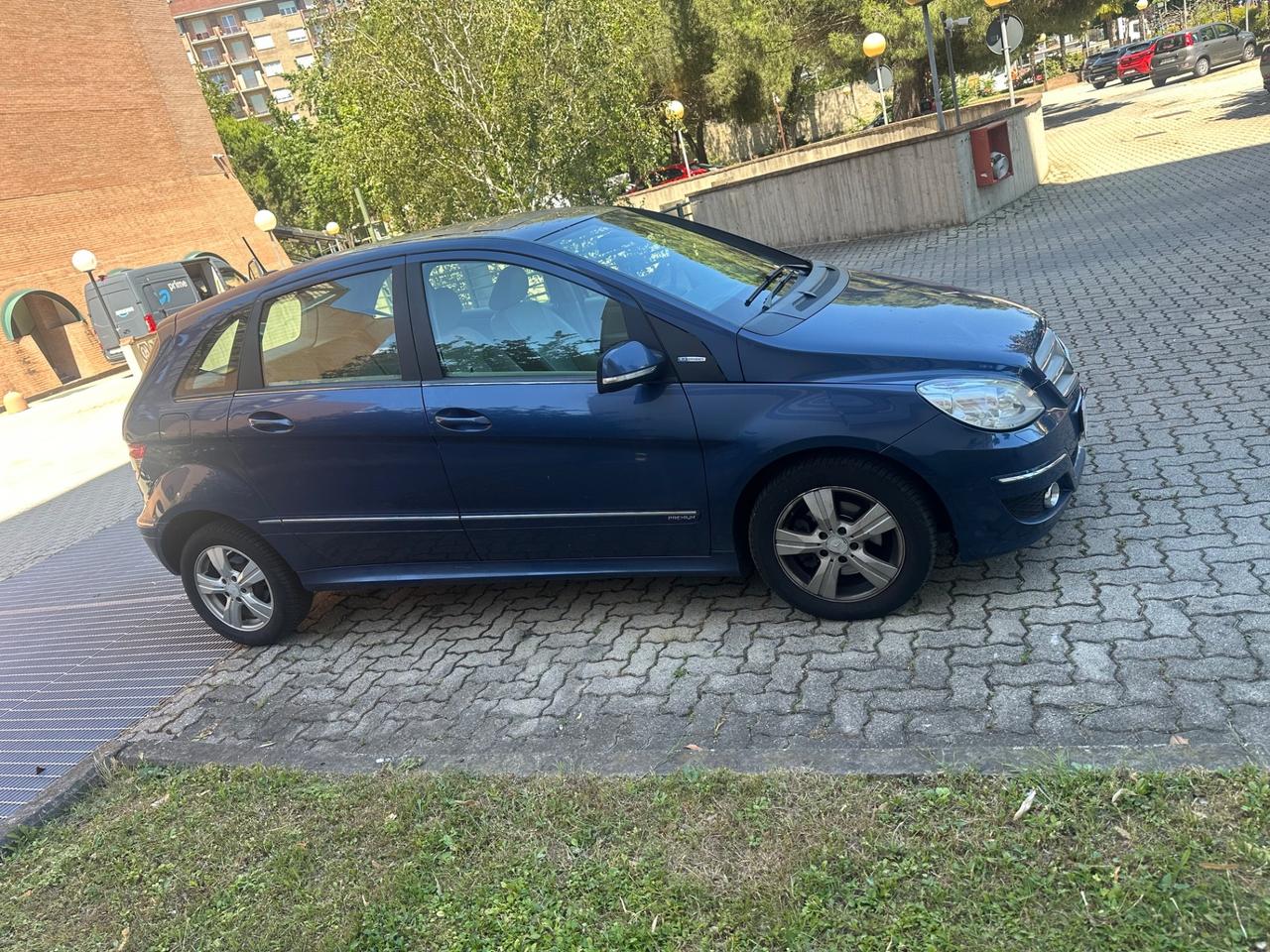 Mercedes-benz B 180 NGT BlueEFFICIENCY Premium