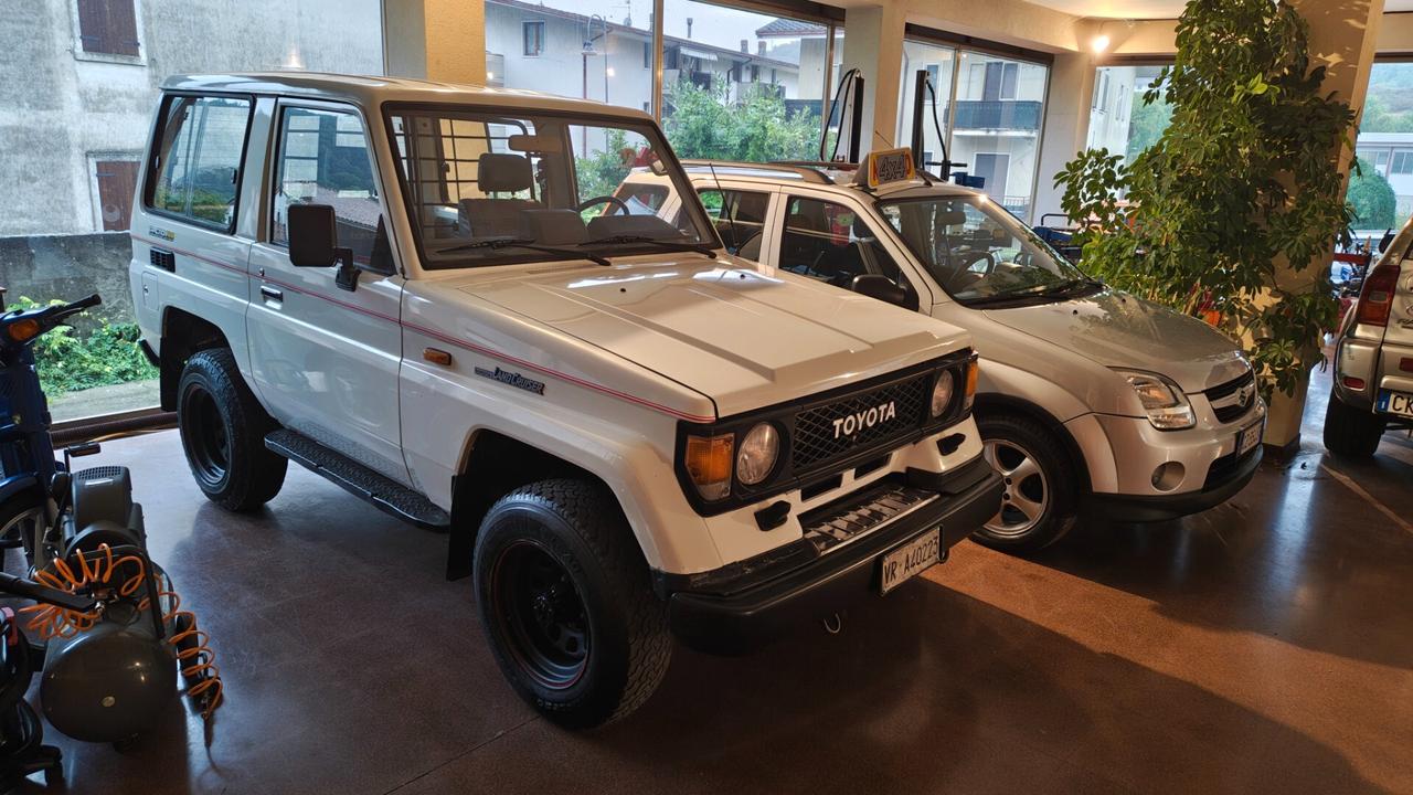 Toyota Land Cruiser LJ 70