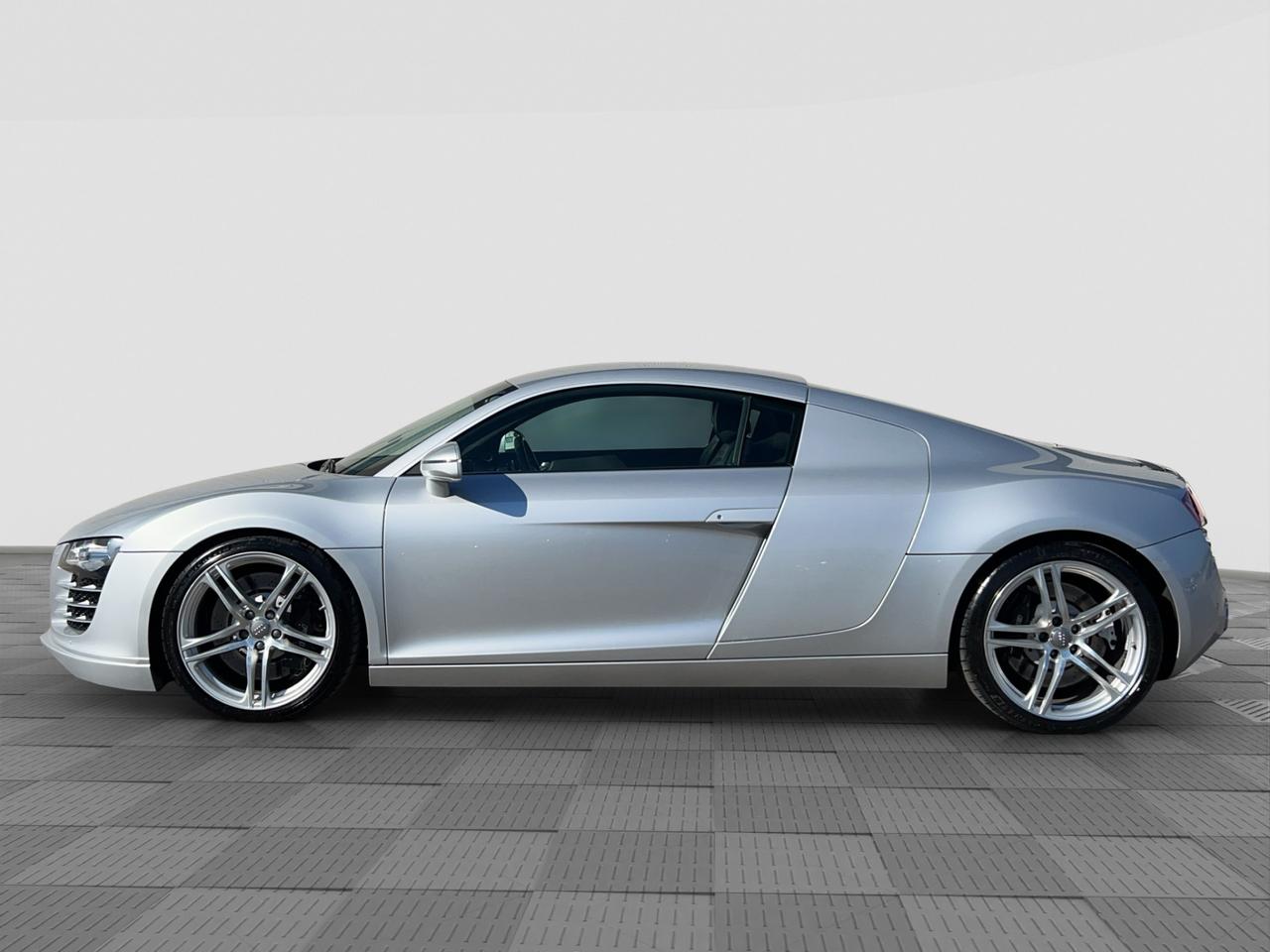 AUDI R8 4.2 V8 FSI quattro R tronic