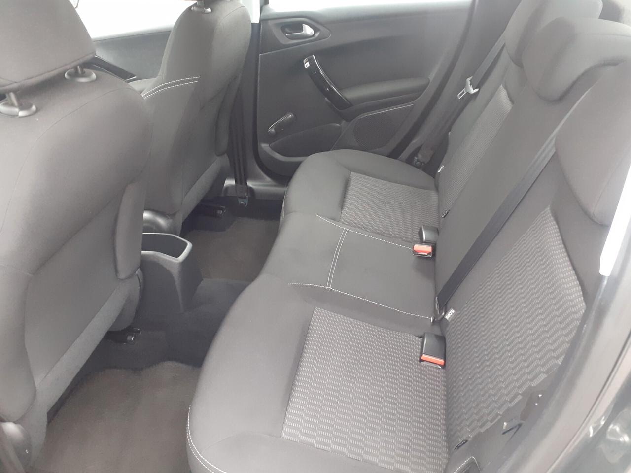 Peugeot 208 PureTech 82 5p. GPL Allure