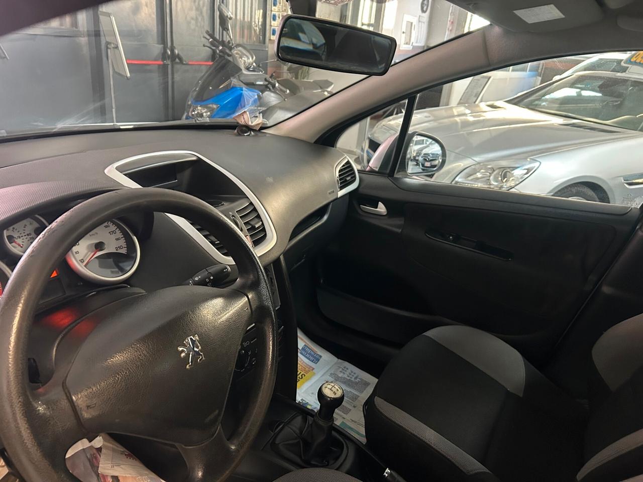 Peugeot 207 1.4 8V 75CV 5p. X Line