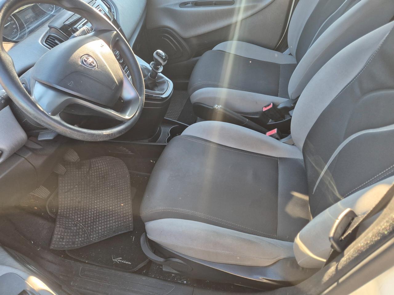 Lancia Ypsilon 1.2 69 CV 5 porte S&S Platinum