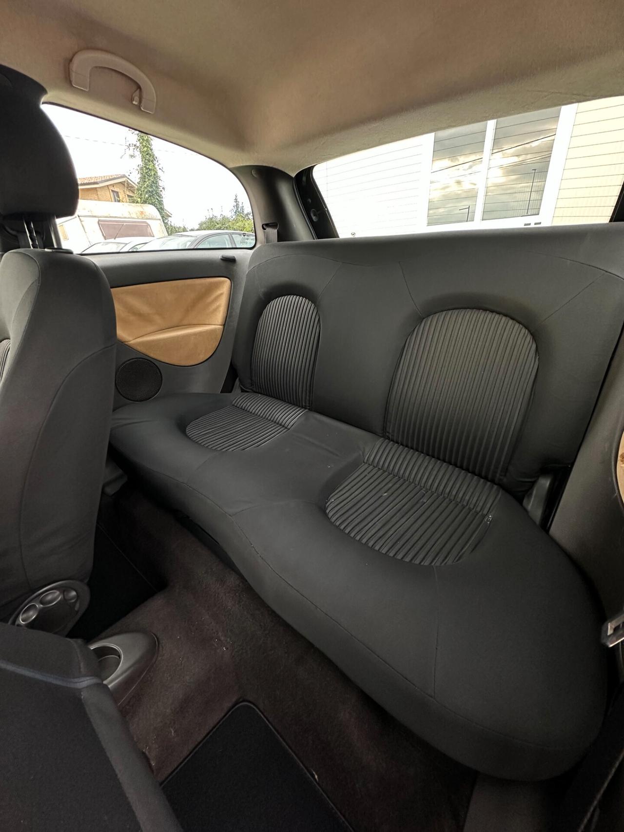 Lancia Ypsilon 1.4 16V Sport MomoDesign