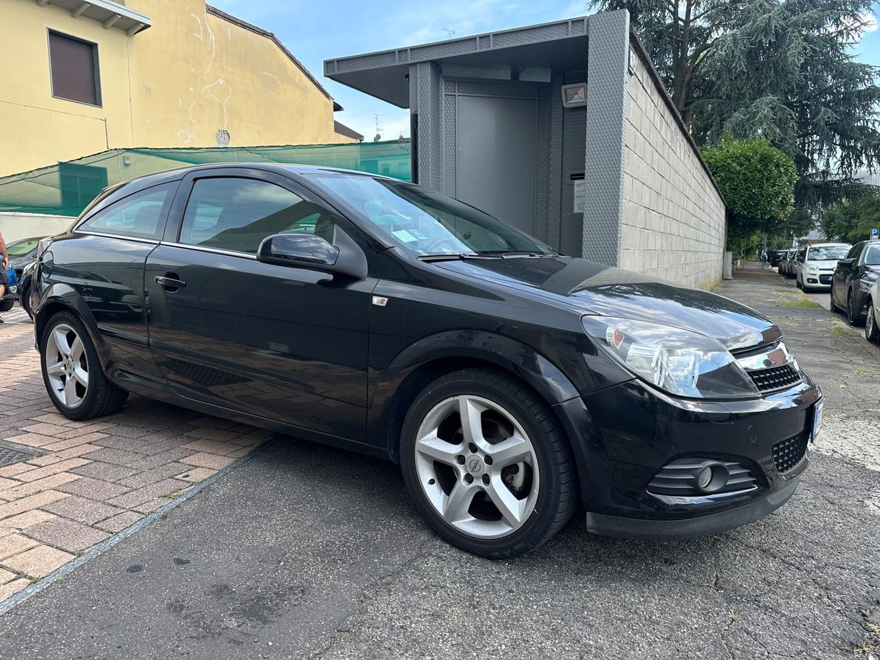 Opel Astra GTC 1.7 CDTI 110CV 3 porte Cosmo - solo 80000 km
