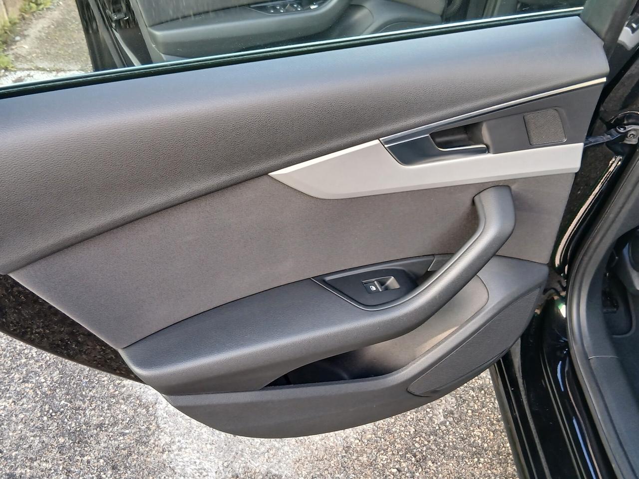 Audi A4 30 TDI/136 CV S tronic Business Advanced