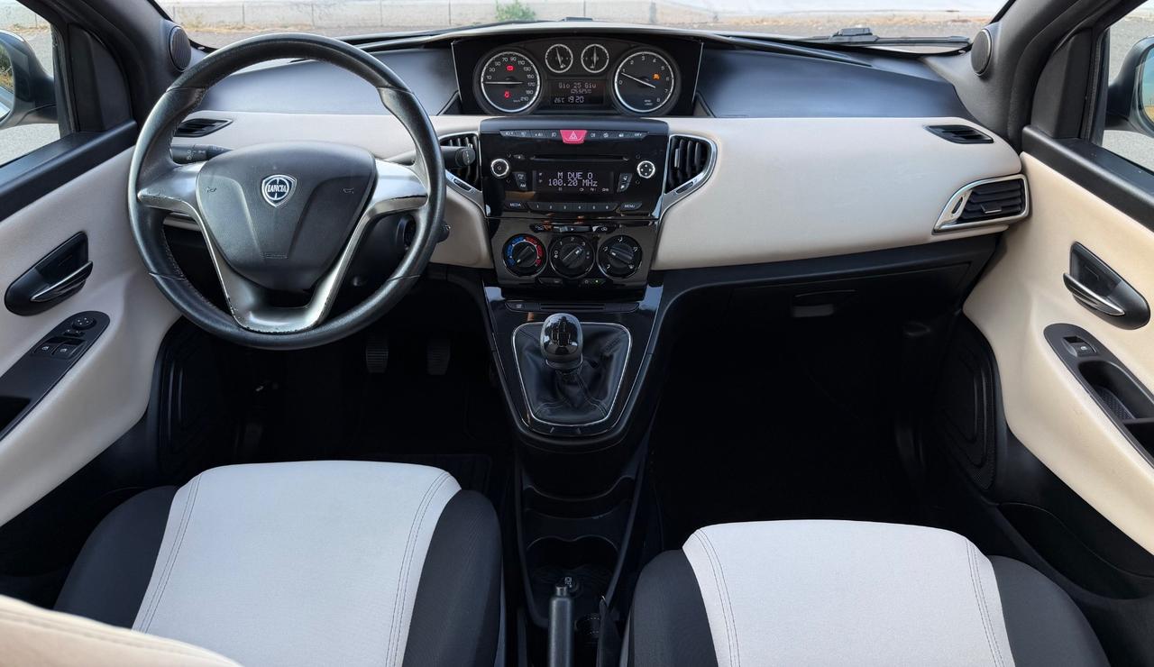 Lancia Ypsilon 1.2 69 CV 5 porte S&S Silver