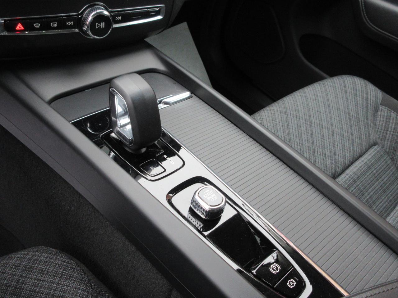 Volvo XC60 B4(d) AWD automatico Core