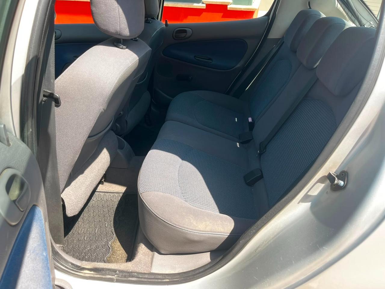 Peugeot 206 1.1 5p. XT