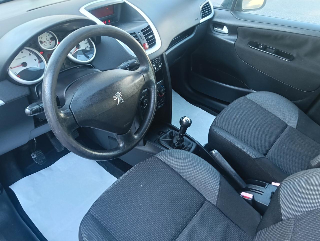 Peugeot 207 1.4 Marciante / Motore da rivedere consumo d'olio