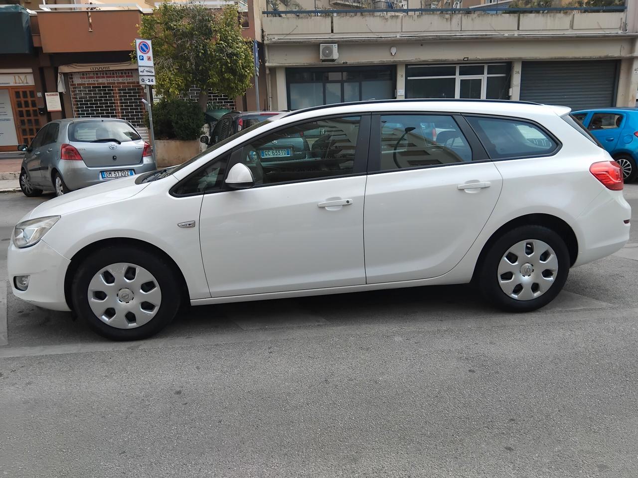 OPEL ASTRA 1.4 STATION WAGON CON PROBLEMI AL MOTORE