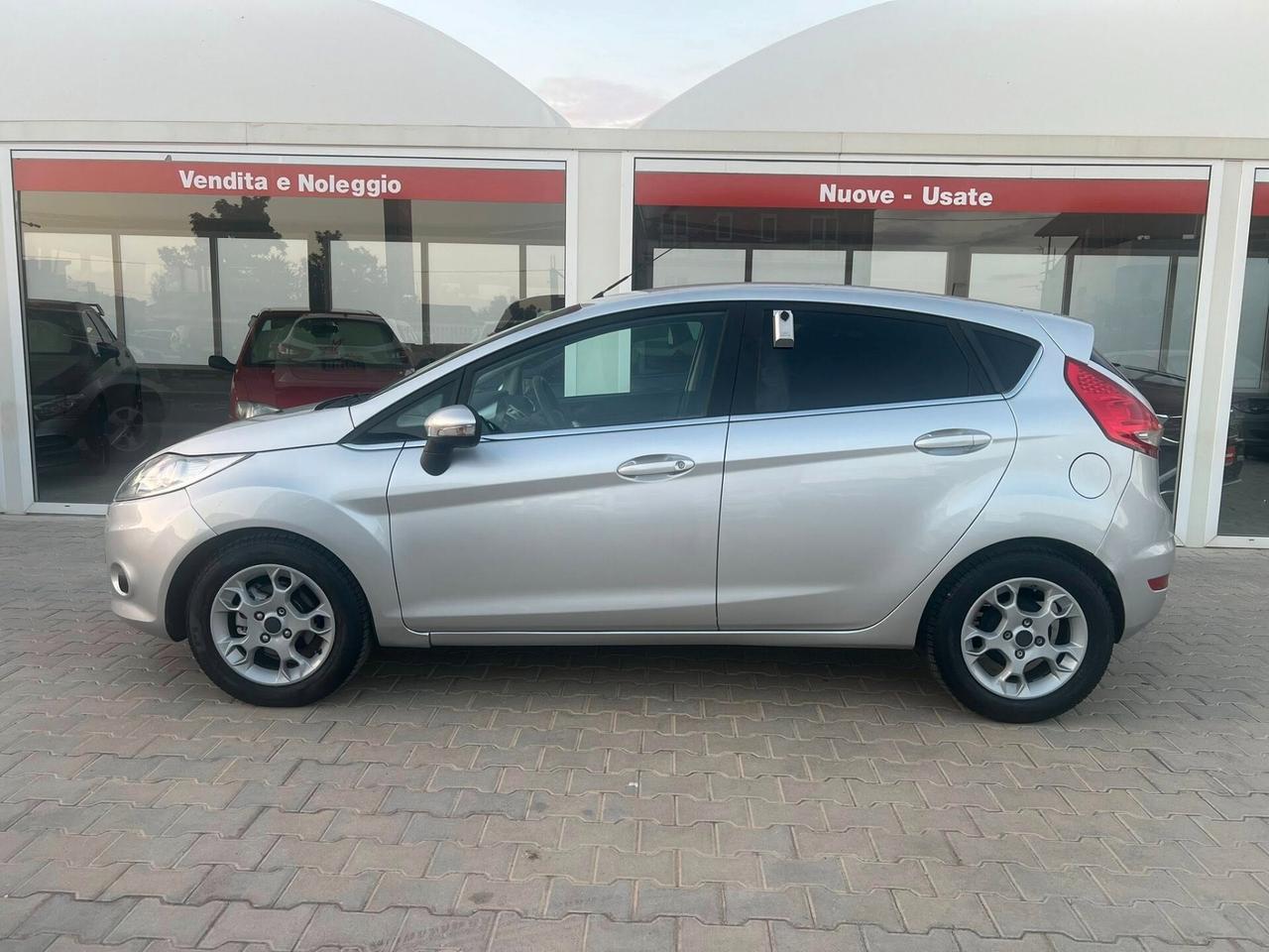 Ford Fiesta 1.4 TDCi 68CV 5 porte Titanium