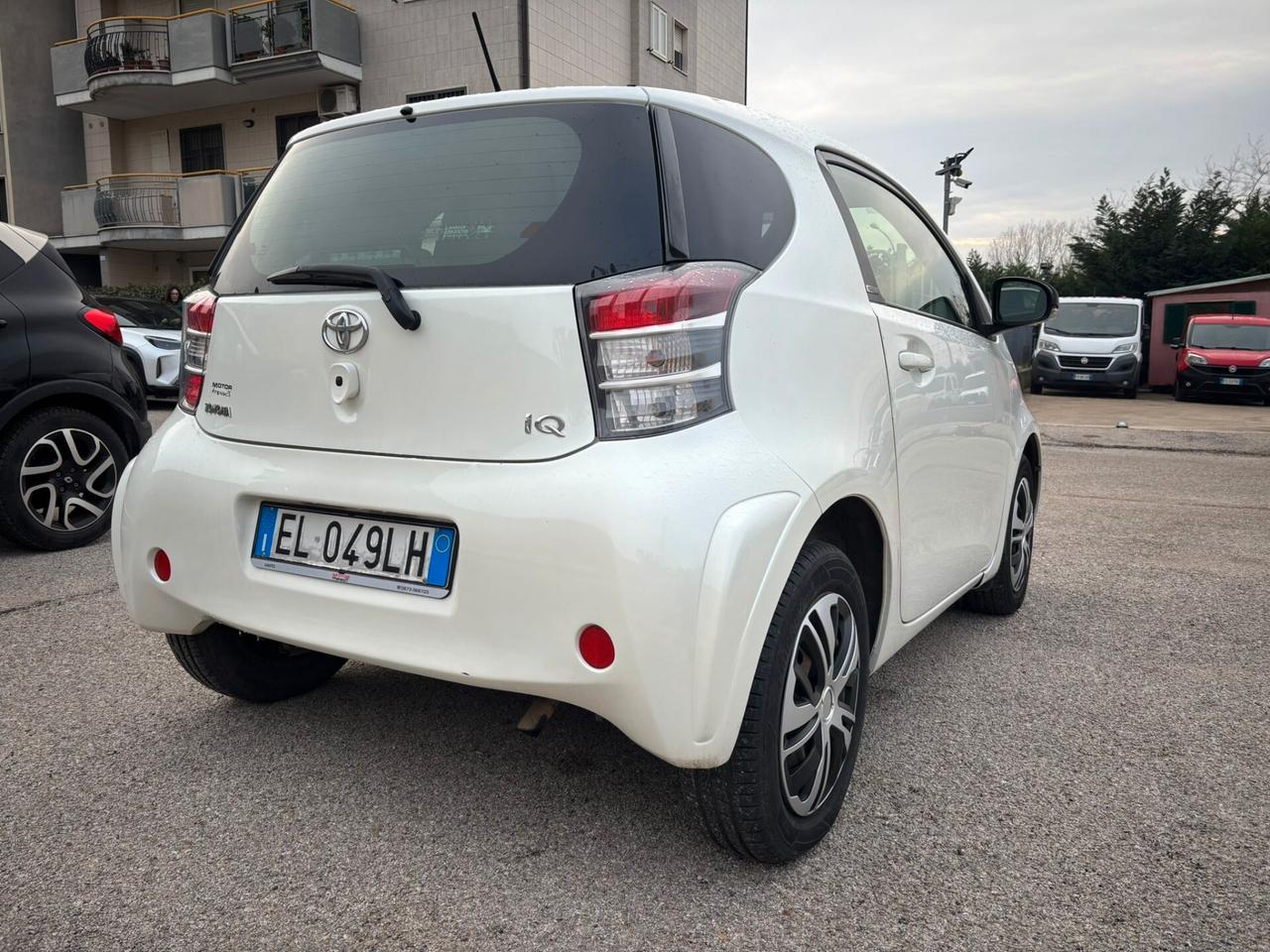 Toyota iQ lounge