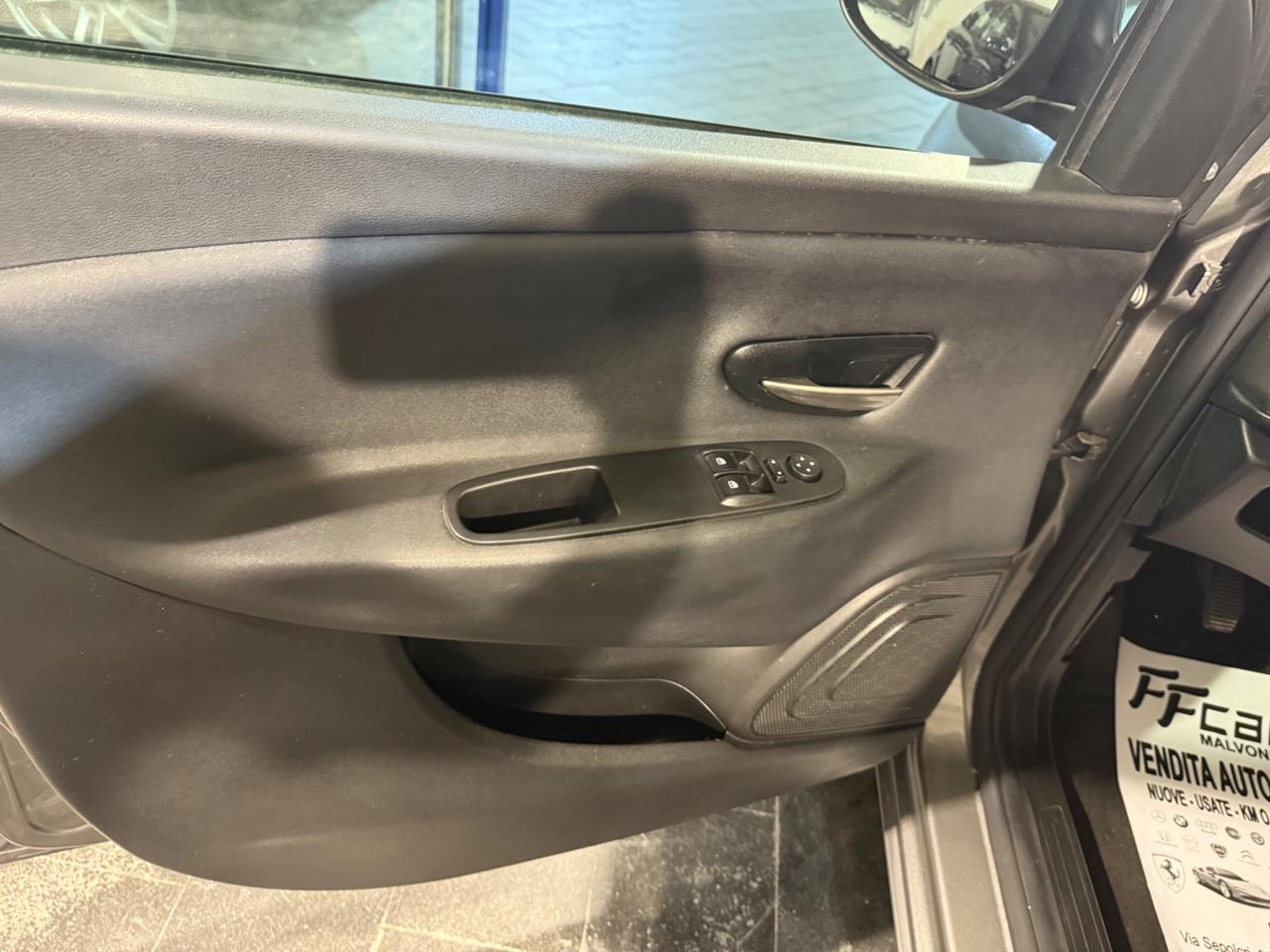 Lancia Ypsilon 1.0 FireFly 5 porte S&S Hybrid Ecochic Gold