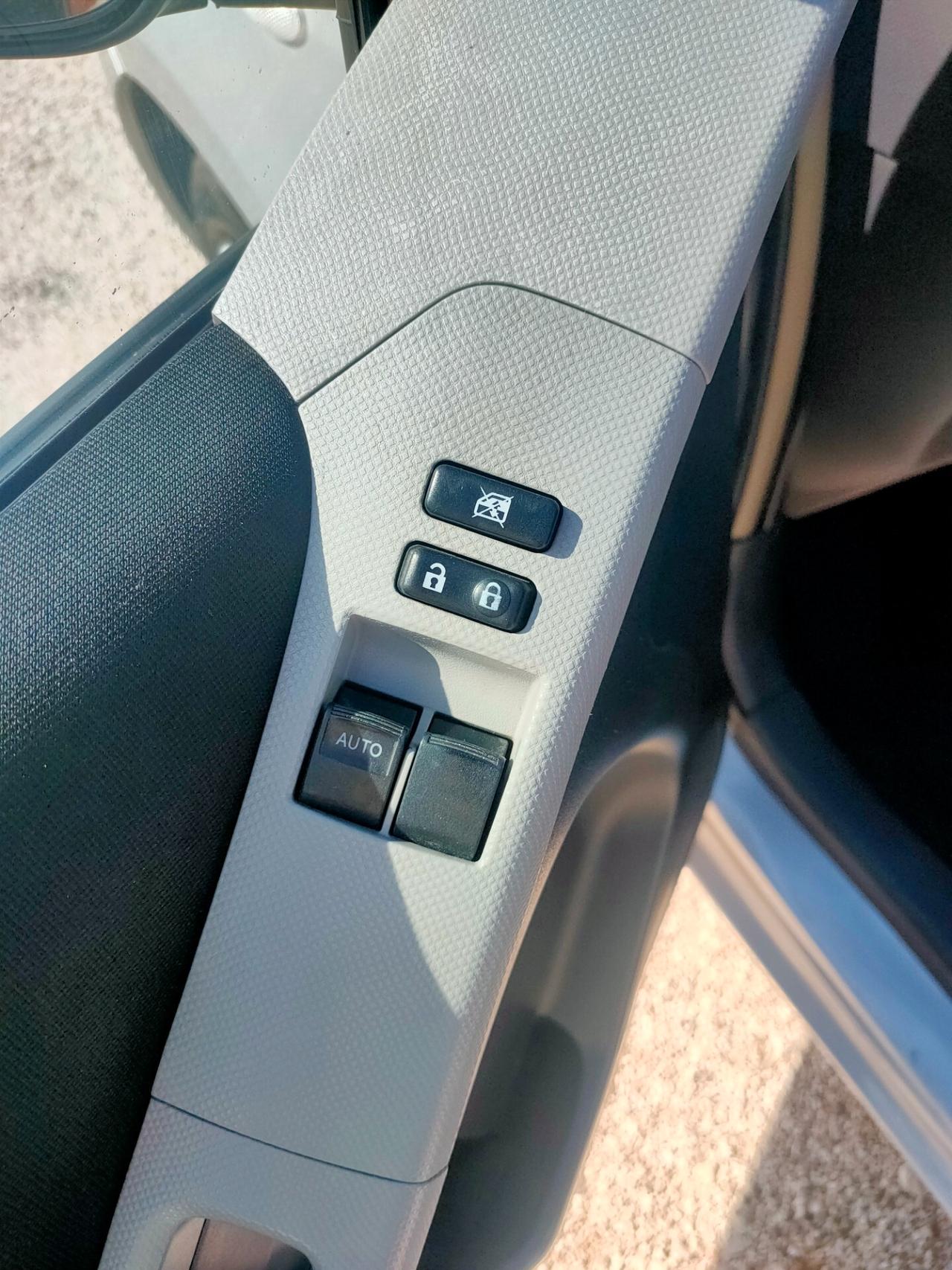 Toyota Yaris 1.0 5 porte Sol