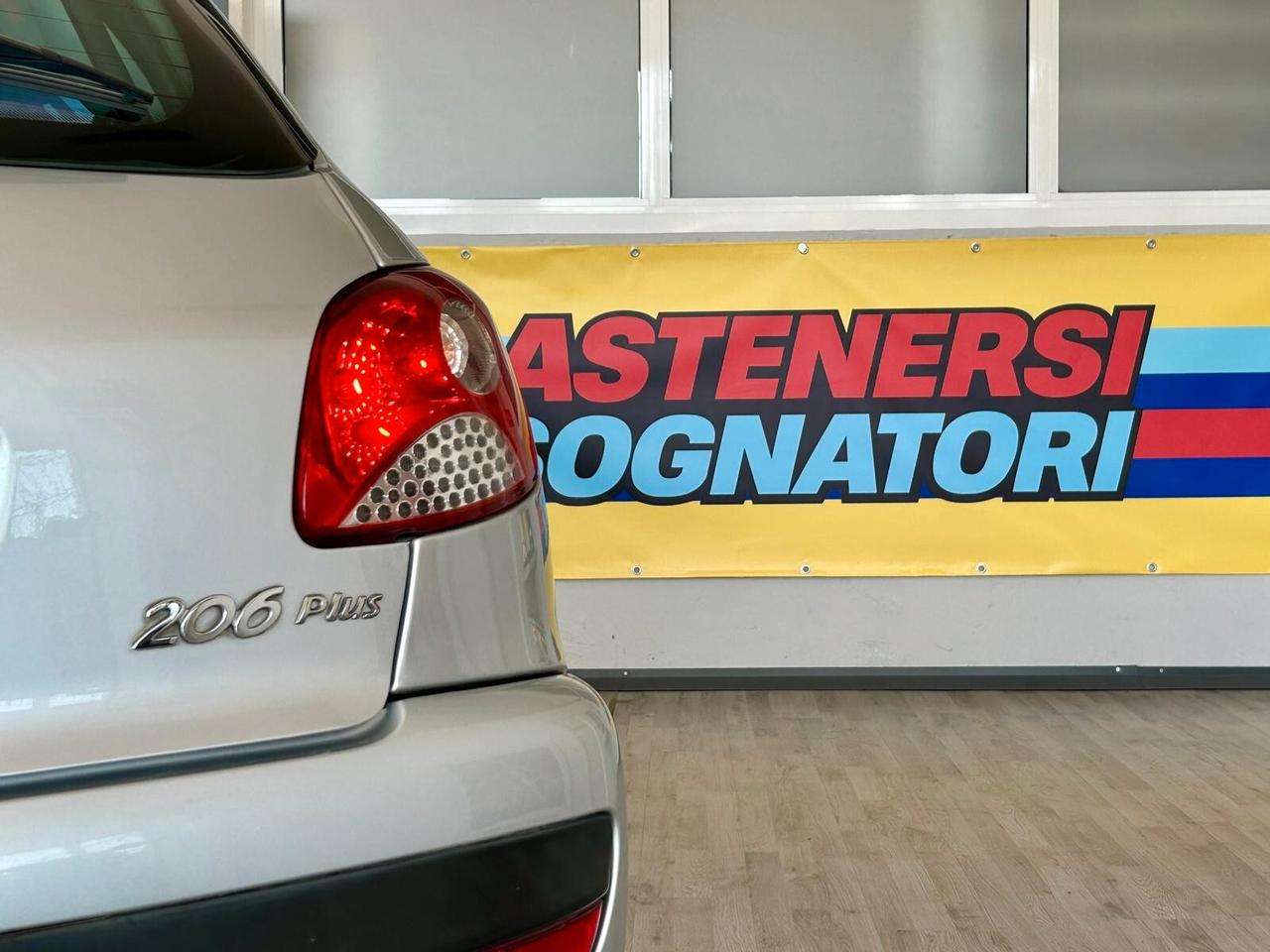 Peugeot 206 *206 PLUS 2010* 90.000KM*DISTRIBUZIONE FATTA* NEOPATENTATI* TAGLIANDO* ONESTA*