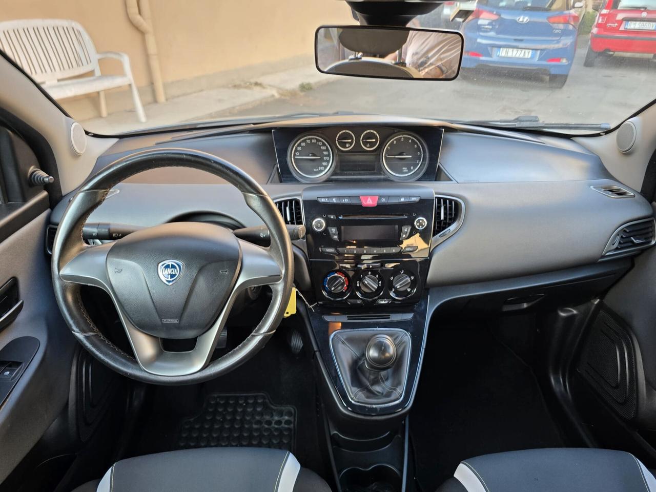 Lancia Ypsilon 1.2 69 CV 5 porte S&S Platinum