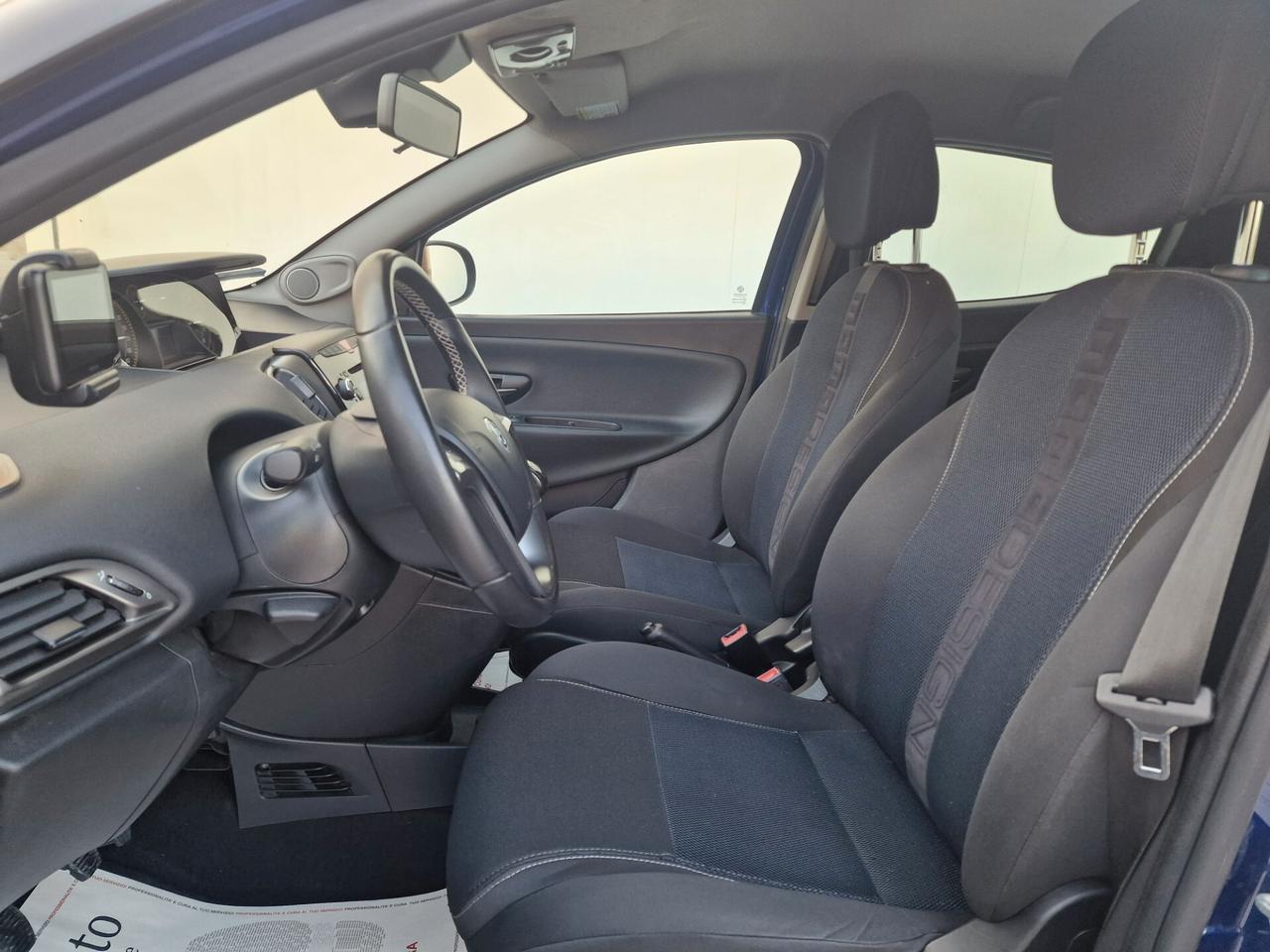 Lancia Ypsilon 1.2 benzina 70cv Momodesign