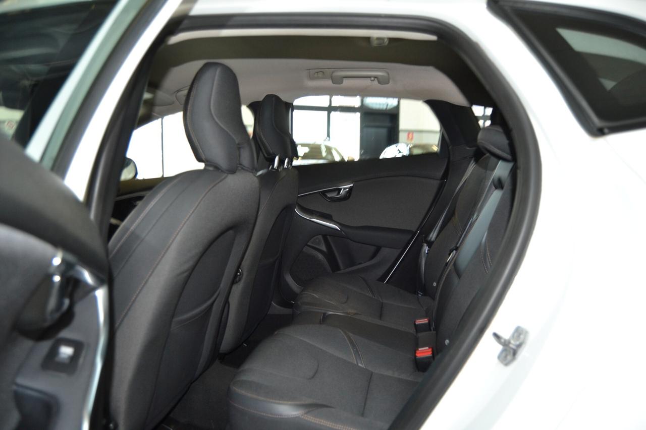 Volvo V40 Cross Country D2 1.6 Powershift Momentum