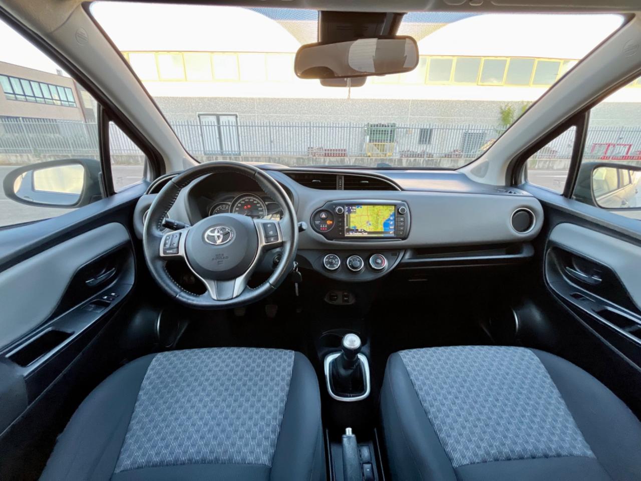 Toyota Yaris 1.0benz 2015 118.000km euro6 per neopatentati