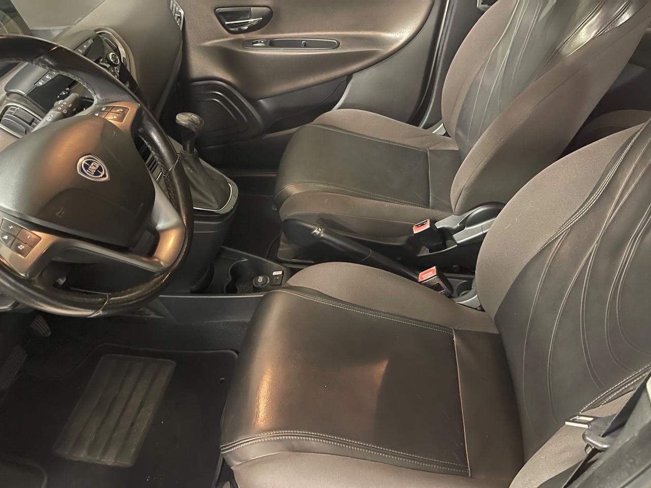 Lancia Ypsilon 0.9 TwinAir 85 CV 5 porte S&S DFN Platinum