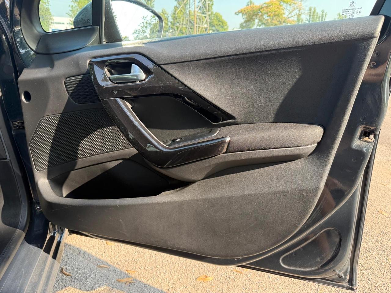 Peugeot 208 PureTech 82 5 porte Allure NEO PATENTATI