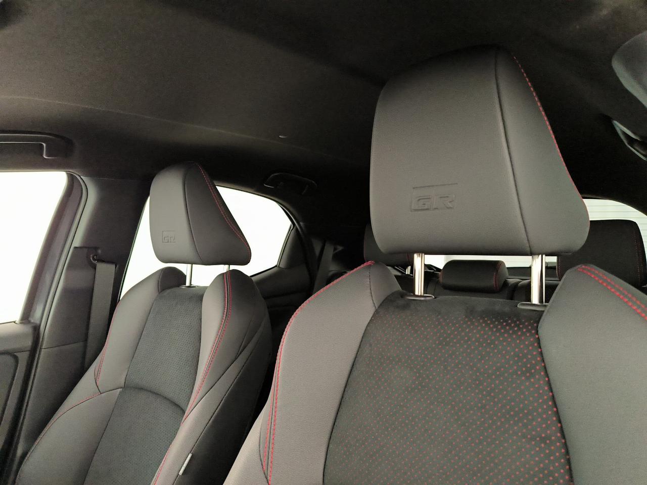 Toyota Yaris 1.5h 130 gr sport