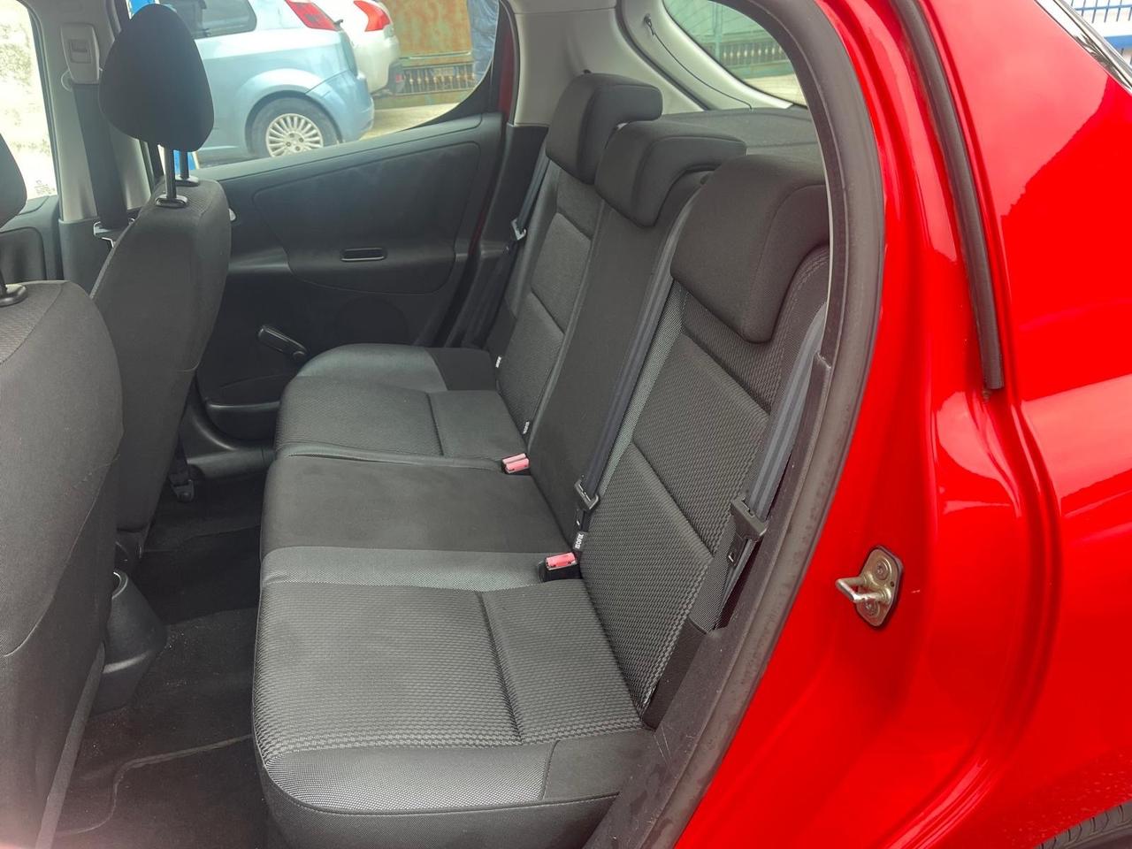 Peugeot 207 5P-1.4 hdi/68 cv -“ millesim 200” -2011