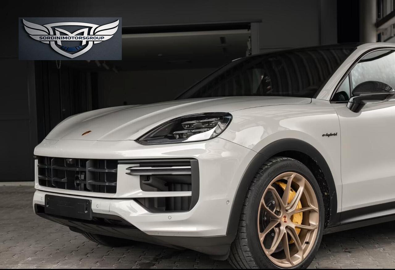 Porsche Cayenne Turbo E-Hybrid Coupé con pacchetto GT