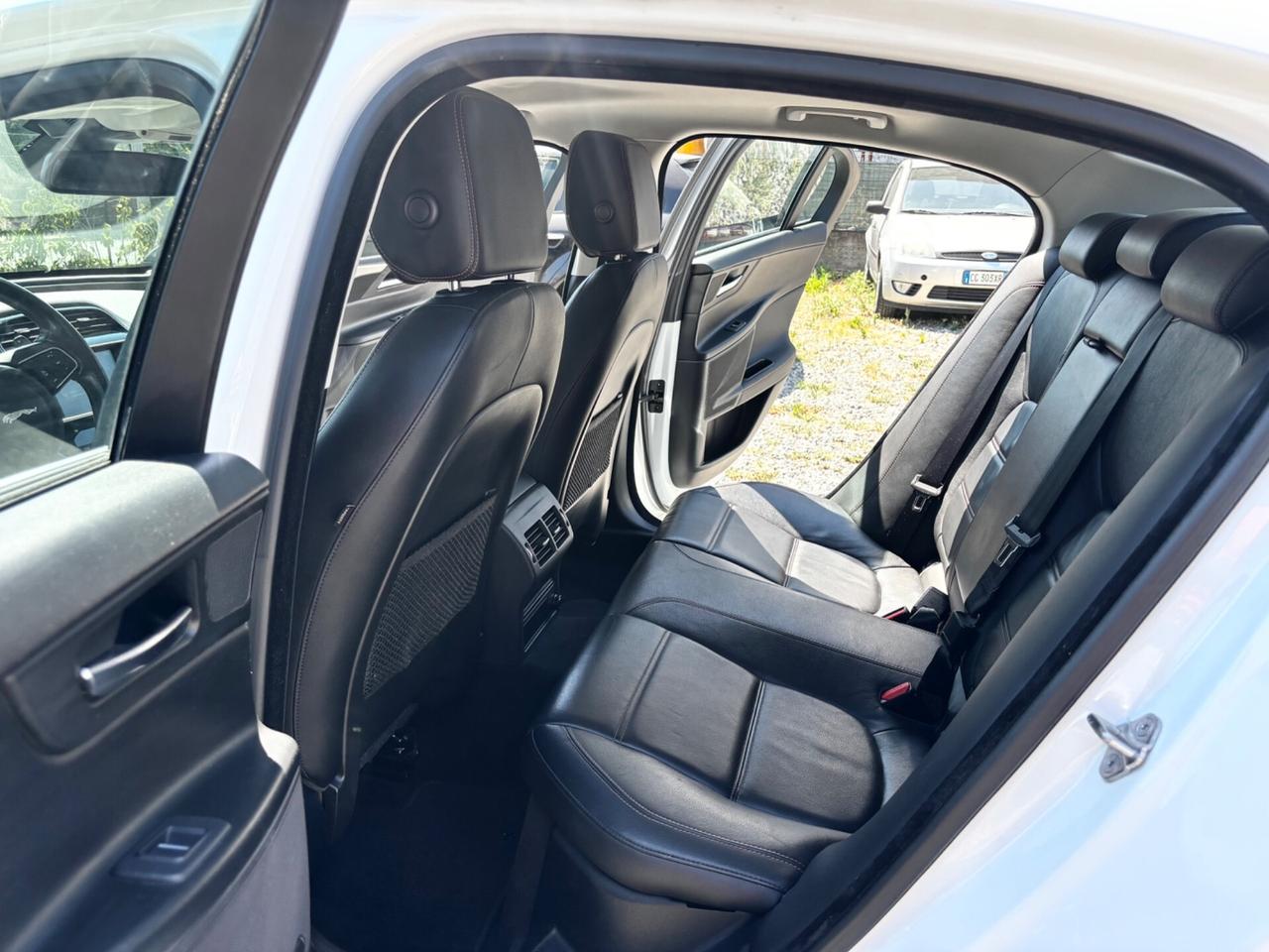 Jaguar XE 2.0 D Turbo aut. Portfolio