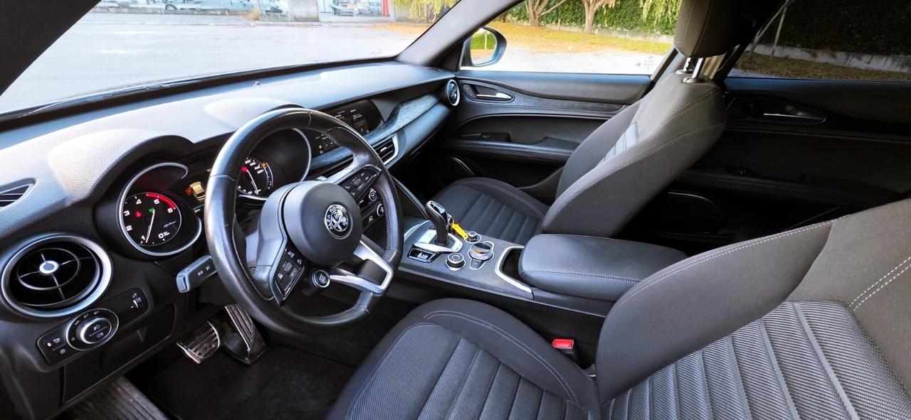 Alfa Romeo Stelvio 2.2 Turbo Diesel 160CV Super AT8 RWD