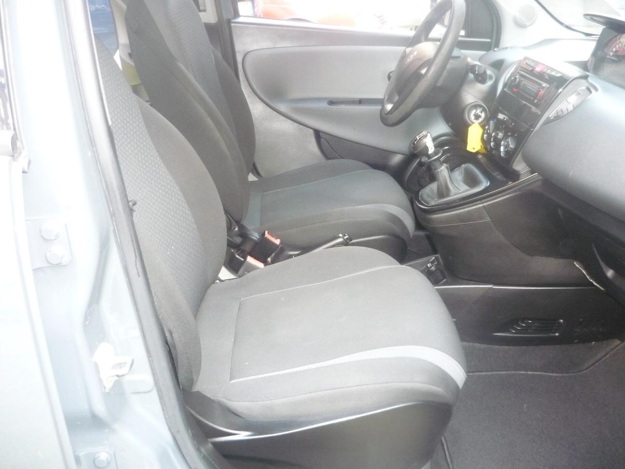 Lancia Ypsilon 0.9 TwinAir 85 CV 5 porte Metano Ecochic Silver