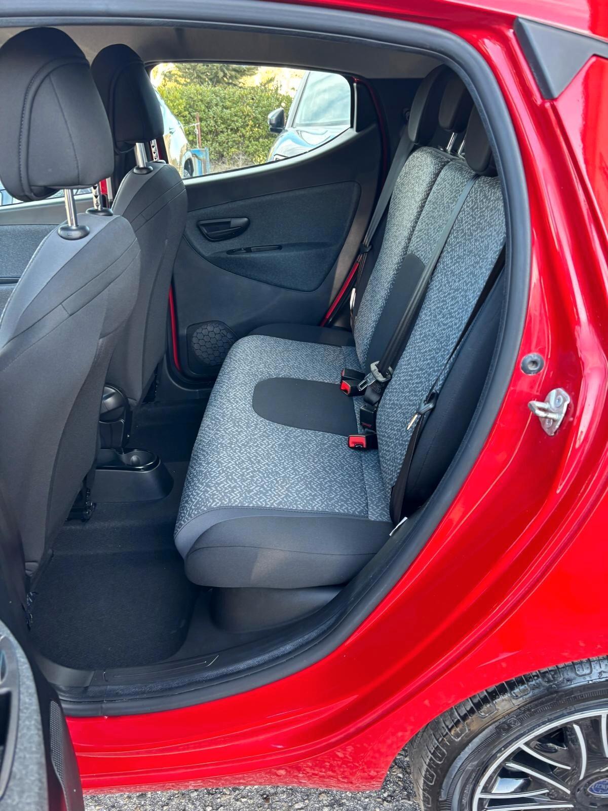 Lancia Ypsilon 1.0 FireFly 5 porte S&S Hybrid Silver Plus