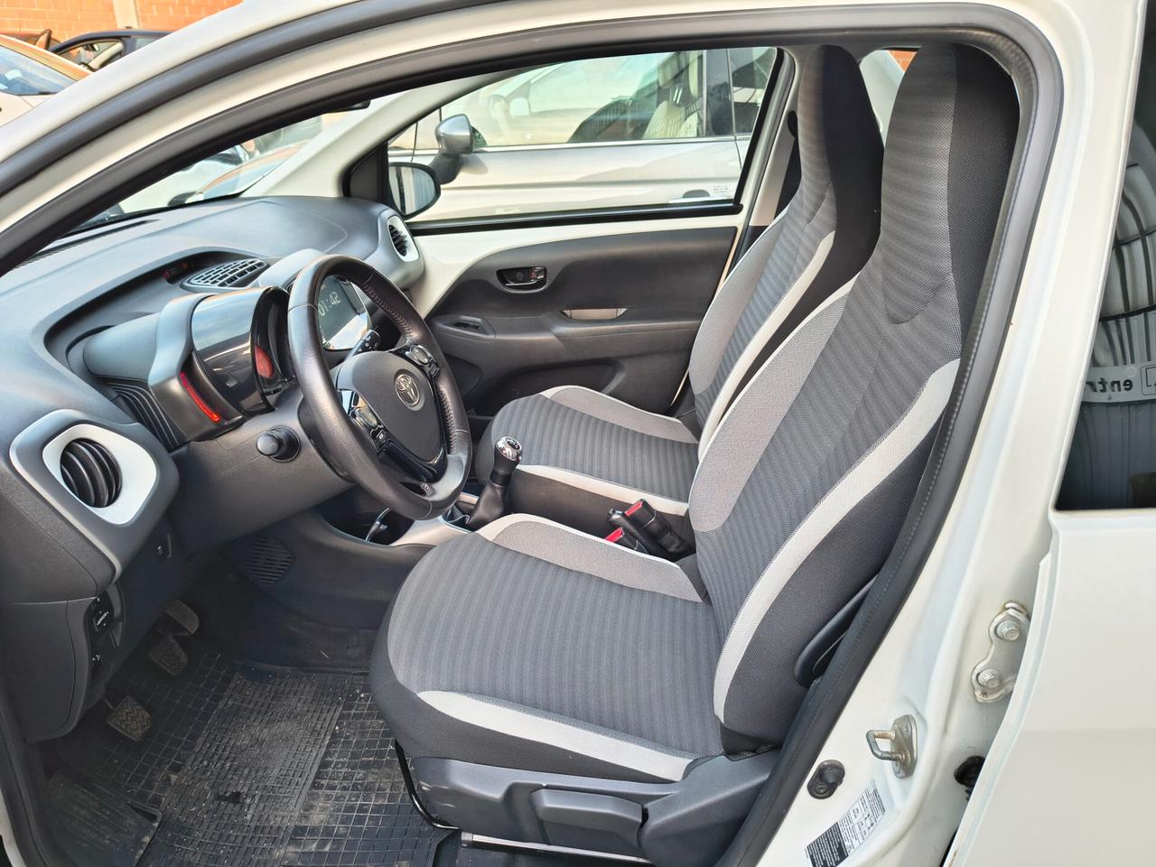 Toyota Aygo Connect 1.0 VVT-i 72 CV 5 porte x-fun