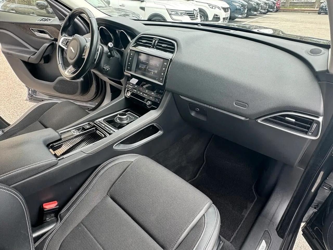 Jaguar F-Pace 2.0 D 180 CV aut. i4 R-Sport Black Design Ediction awd