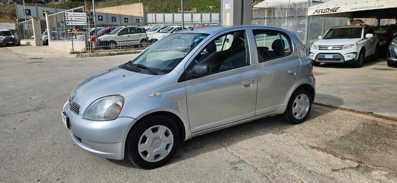 Toyota Yaris 1.0 16V 5 porte Sol