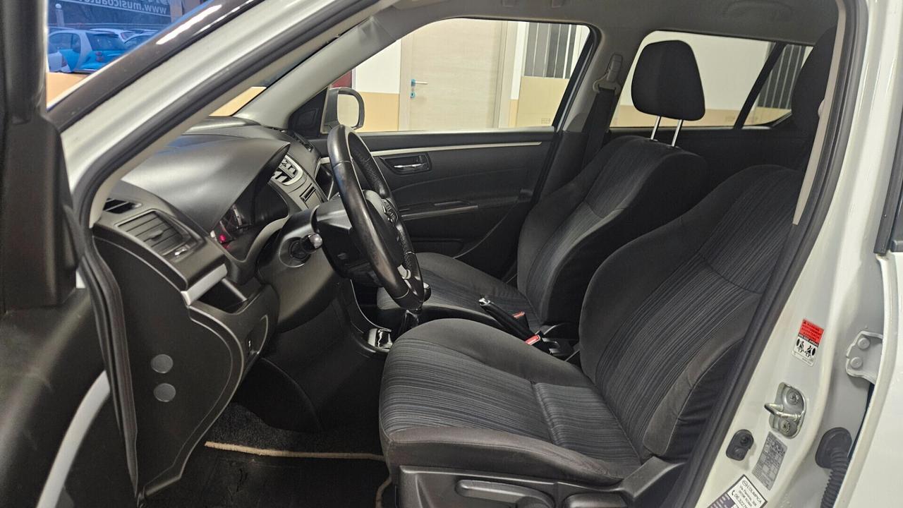 Suzuki Swift 1.3 DDiS 5 porte B-Cool Bi-Color