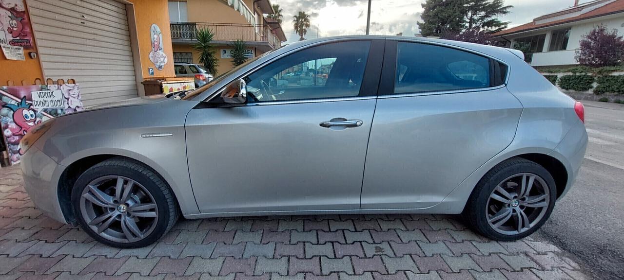 GIULIETTA 1,6 DIESEL 105 CV X NEOPATENTATI TELEFONO LEGA SENSORI FULL IMPECCABILE