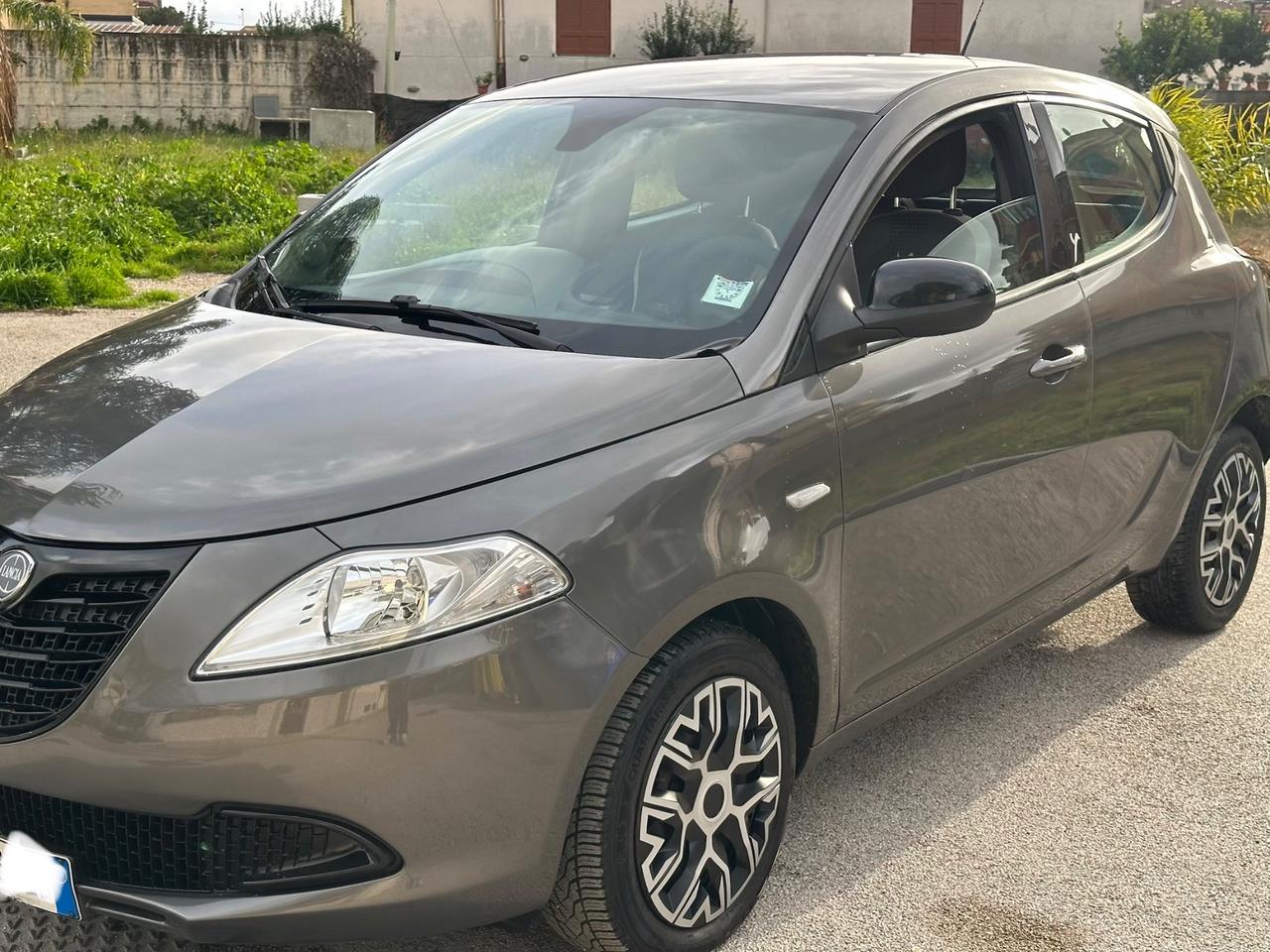 Lancia Ypsilon 1.2 69 CV 5 porte Gold