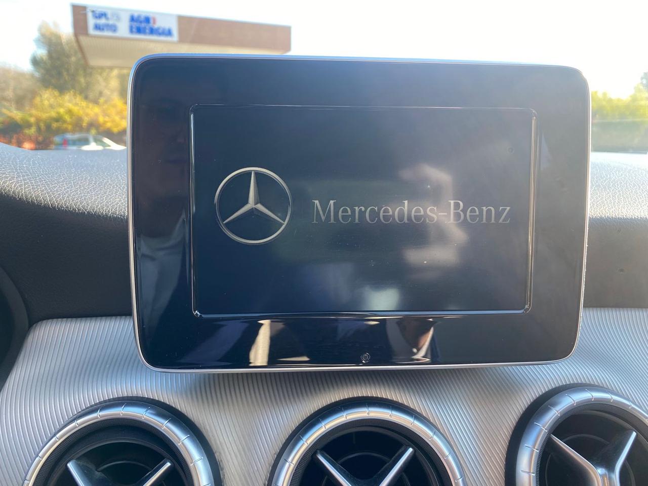 Mercedes-Benz CLA 200 D Premium #7586