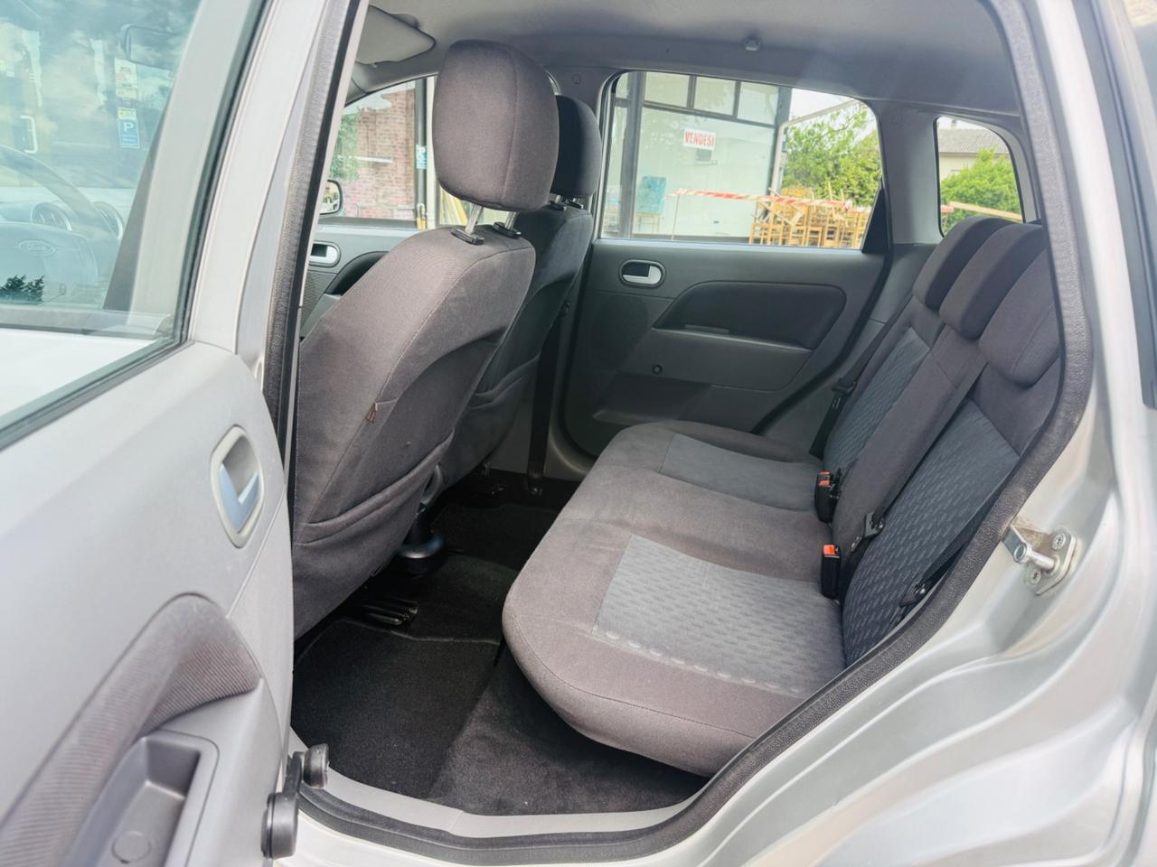 Ford Fiesta 1.4 16V 5p. Ghia