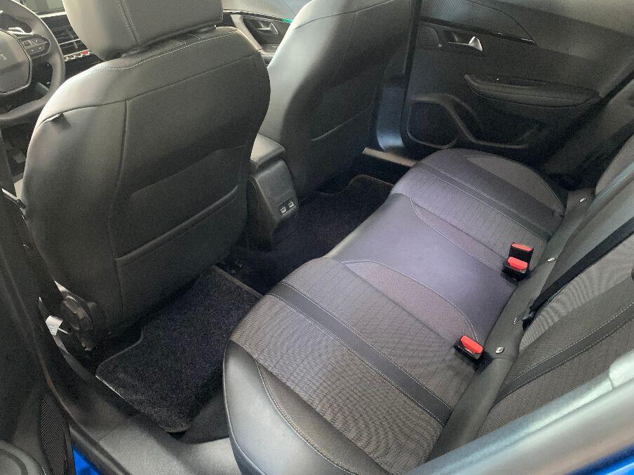 Peugeot 2008 PureTech 130 S&S EAT8 Allure