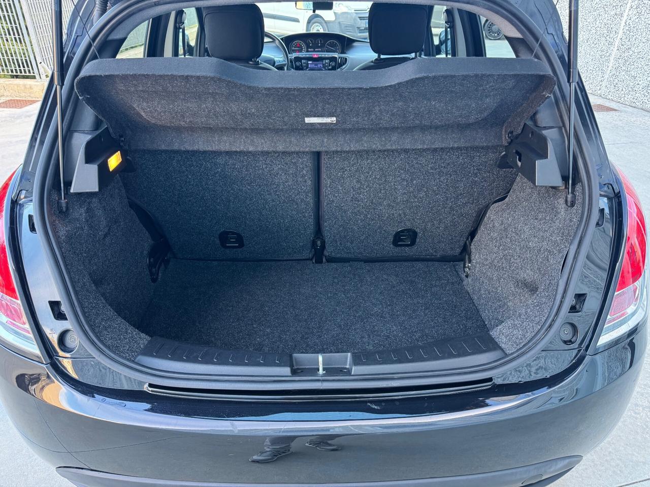 Ypsilon 1.0 FireFly 5 porte S&S Hybrid Silver
