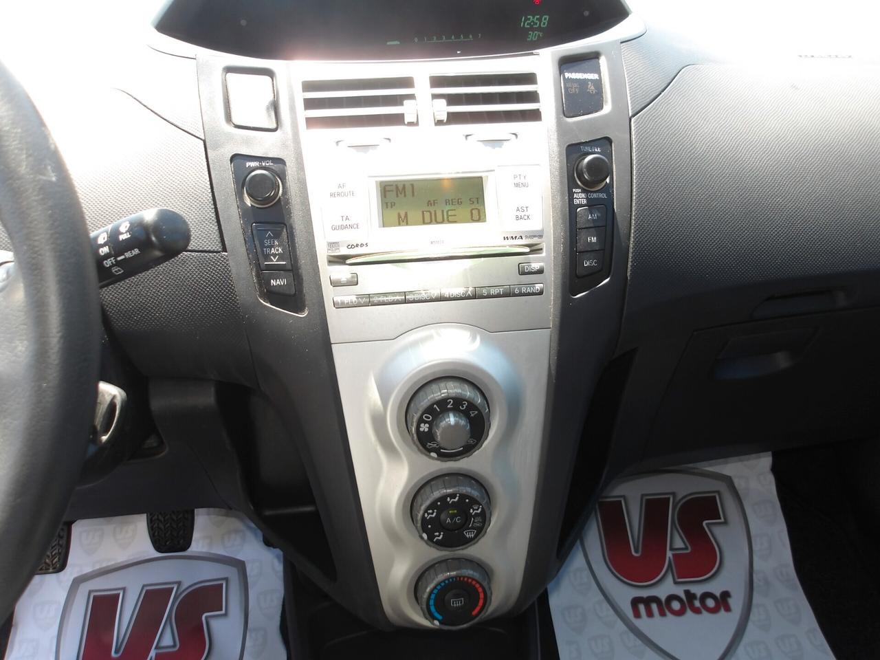 TOYOTA YARIS 1.0 BENZ-2008