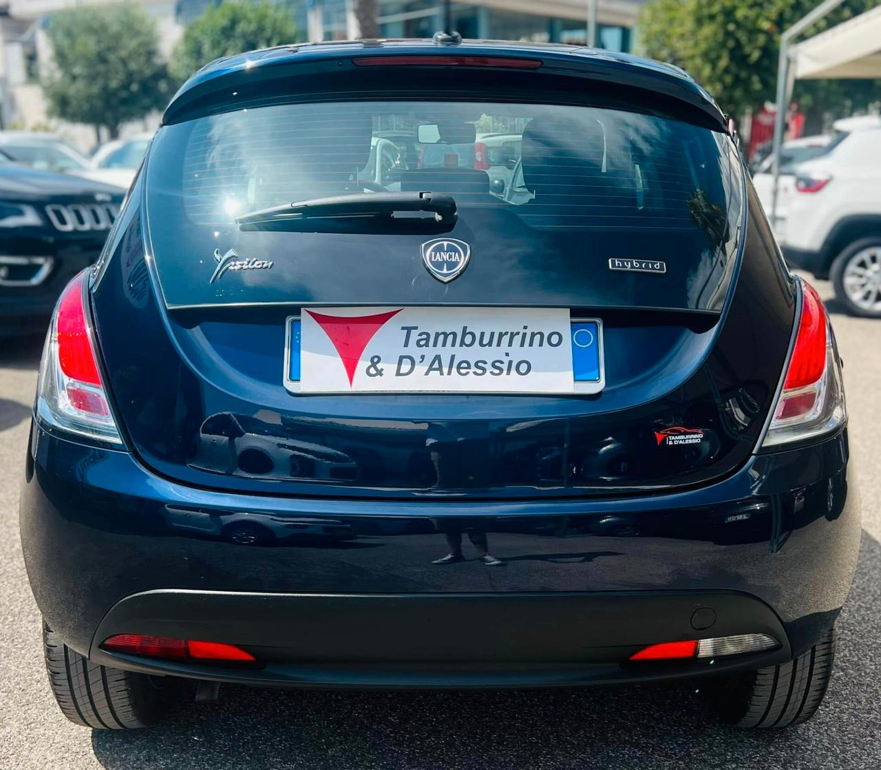 Lancia Ypsilon 1.0 FireFly 5 porte S&S Hybrid Ecochic Silver