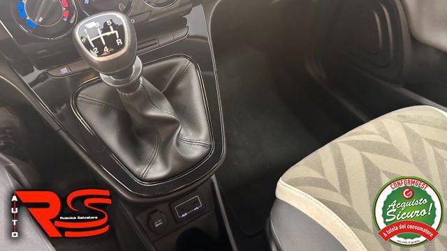 LANCIA Ypsilon 1.2 69 CV 5 porte Gold Adatta Neopatentati