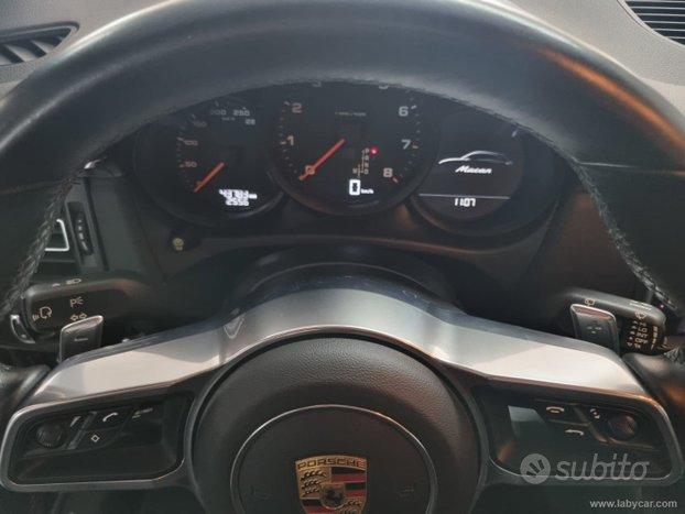 PORSCHE Macan 2.0