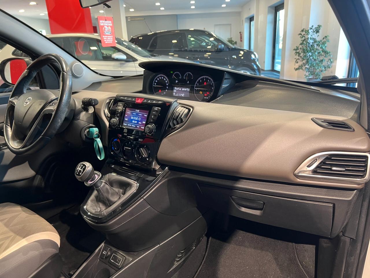 Lancia Ypsilon 1.2 69 CV 5p. GPL Ecochic Gold