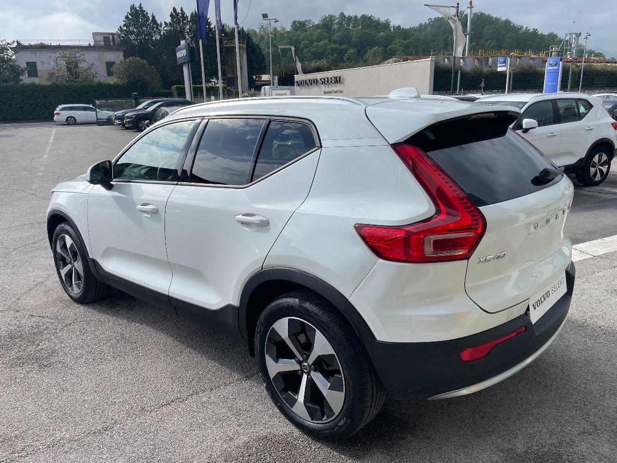 VOLVO - XC40