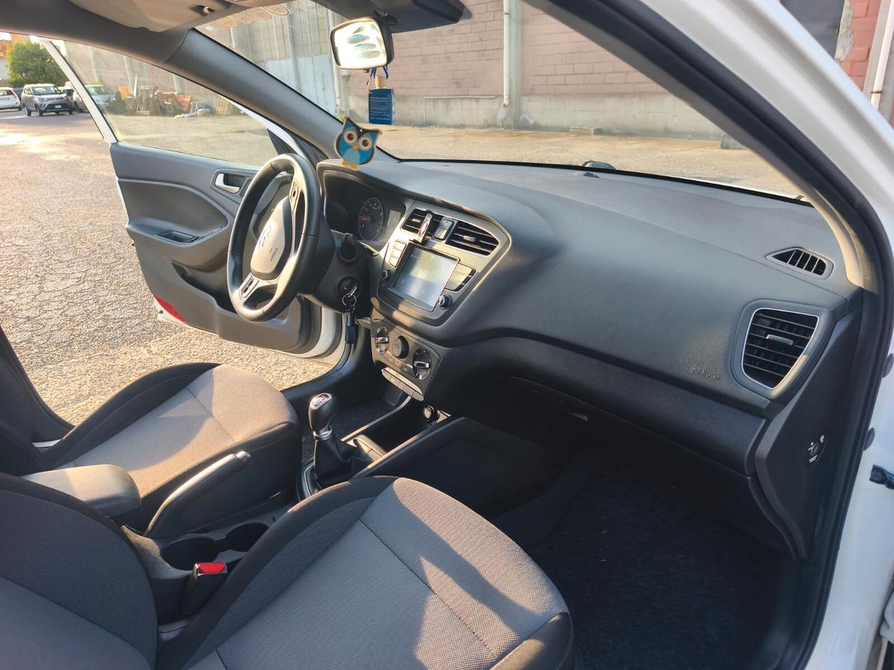 Hyundai i20 2020---1.2 Benzina Neopatentati