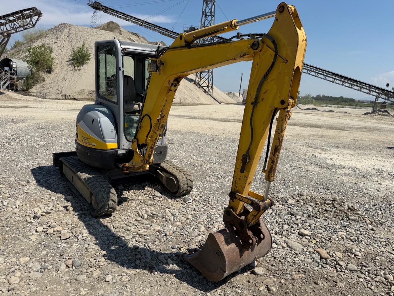 New Holland E 35.2